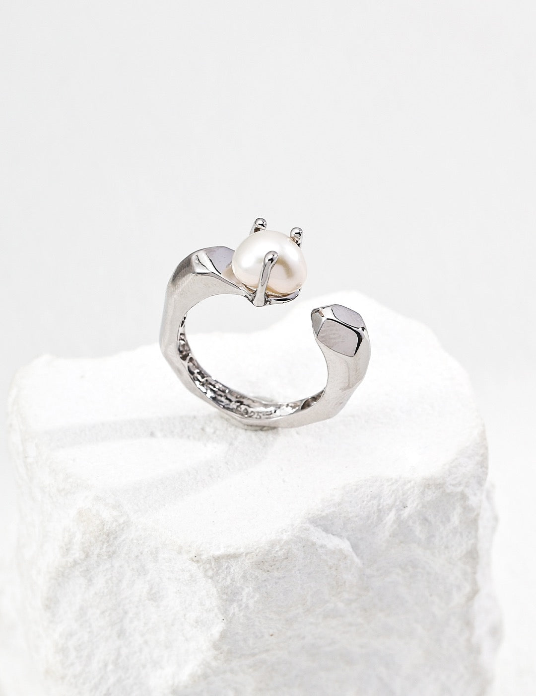 Geometric Adjustable Pearl Ring