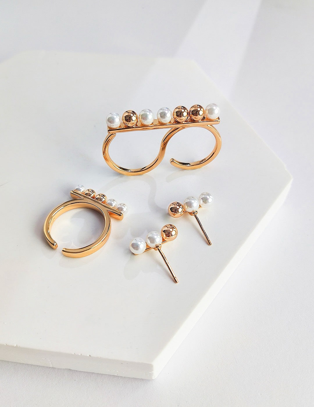 Ivy Pearl Stud Earrings