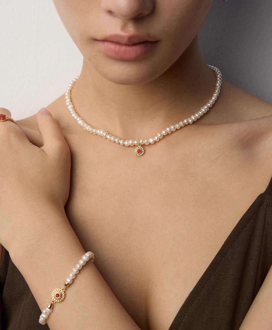 Pearl Agate Sun Medallion Jewelry Set