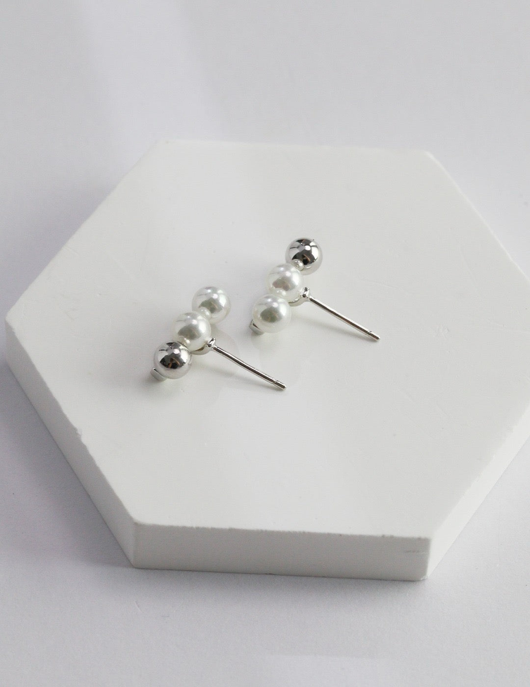 Ivy Pearl Stud Earrings