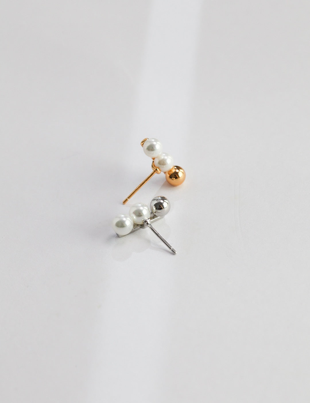 Ivy Pearl Stud Earrings