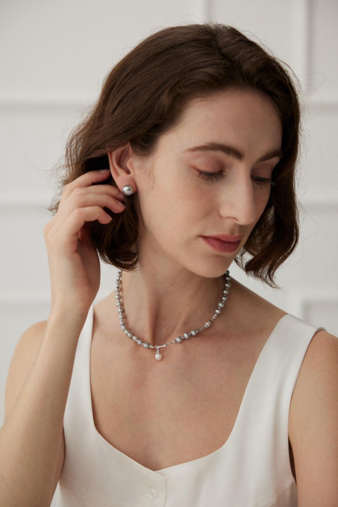 Ava Pearl Pendant Necklace - Lia Atelier