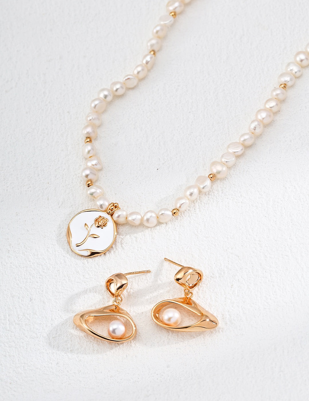 Rose Pearl Choker Necklace