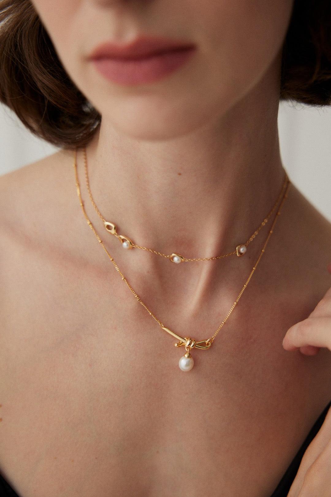 Rosette Necklace Set strand version, delicate rosette disc choker in 18K gold vermeil | Lia Atelier
