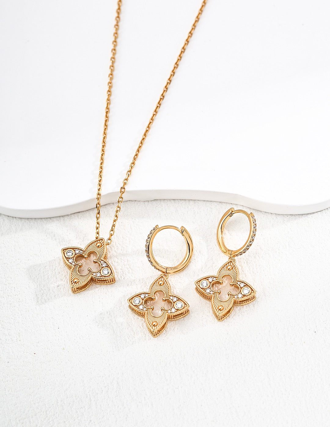 Four Leaf Clover Pendant Necklace and hoop earrings in 18K Gold