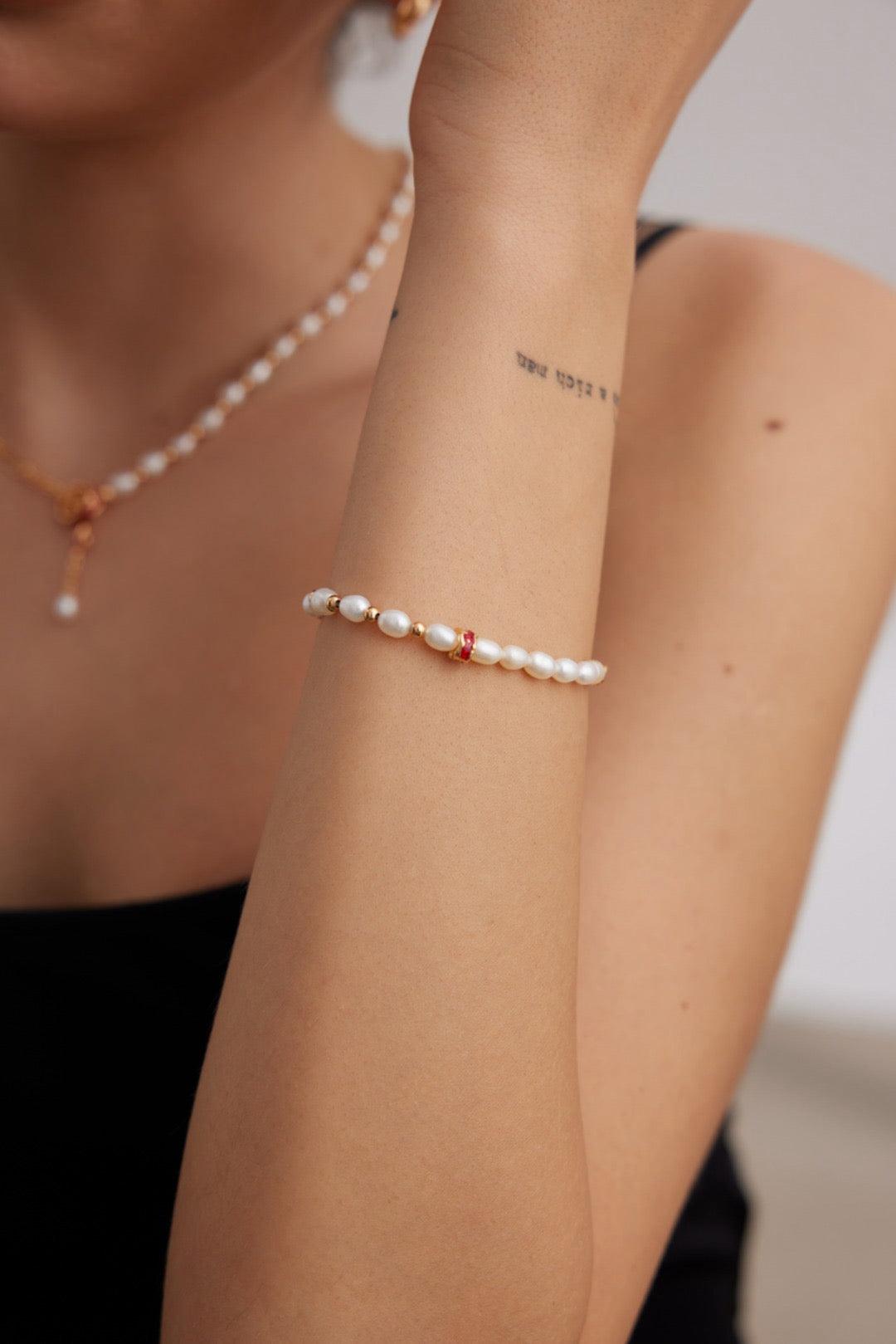 Alice Pearl Bracelet - Lia Atelier | Minimalist 18k Gold Pearl Bracelet| Asymmetrical Pearl Bracelet