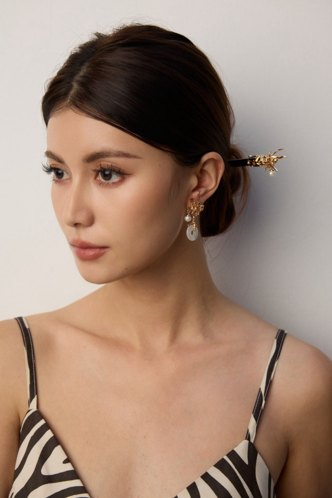 Neo-Chinese Pearl Hair Stick front view, dragon motif with 6mm pearl drop, 18K gold vermeil | Lia Atelier