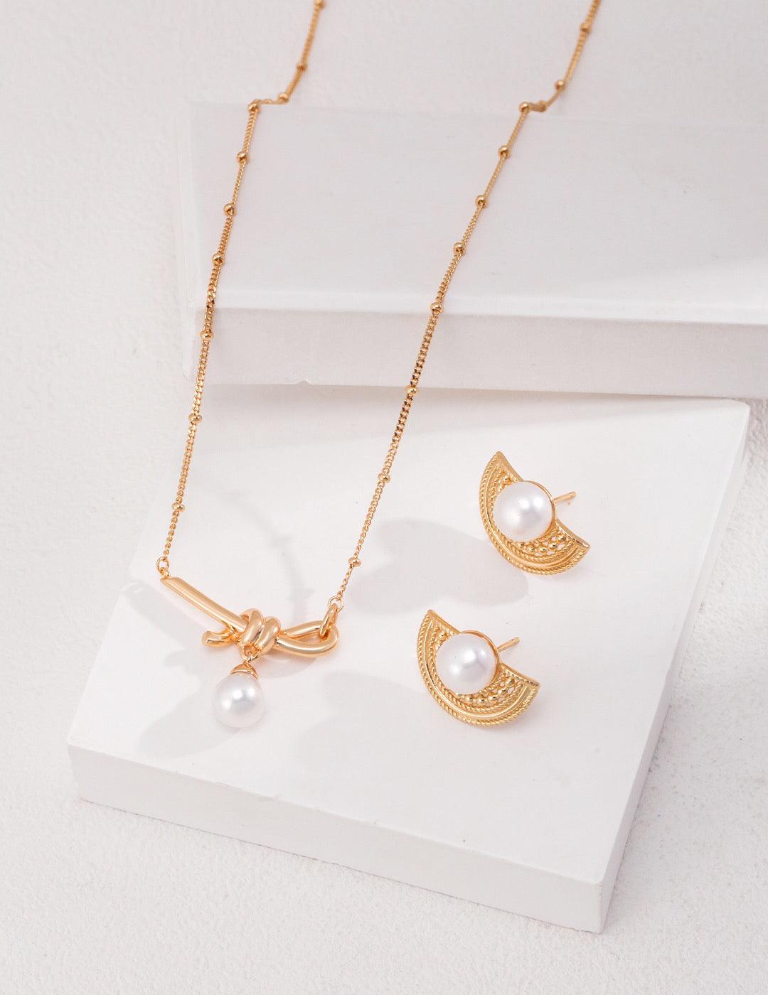 Rosette Necklace Set in silver, rosette disc choker and pearl pendant necklace | Lia Atelier