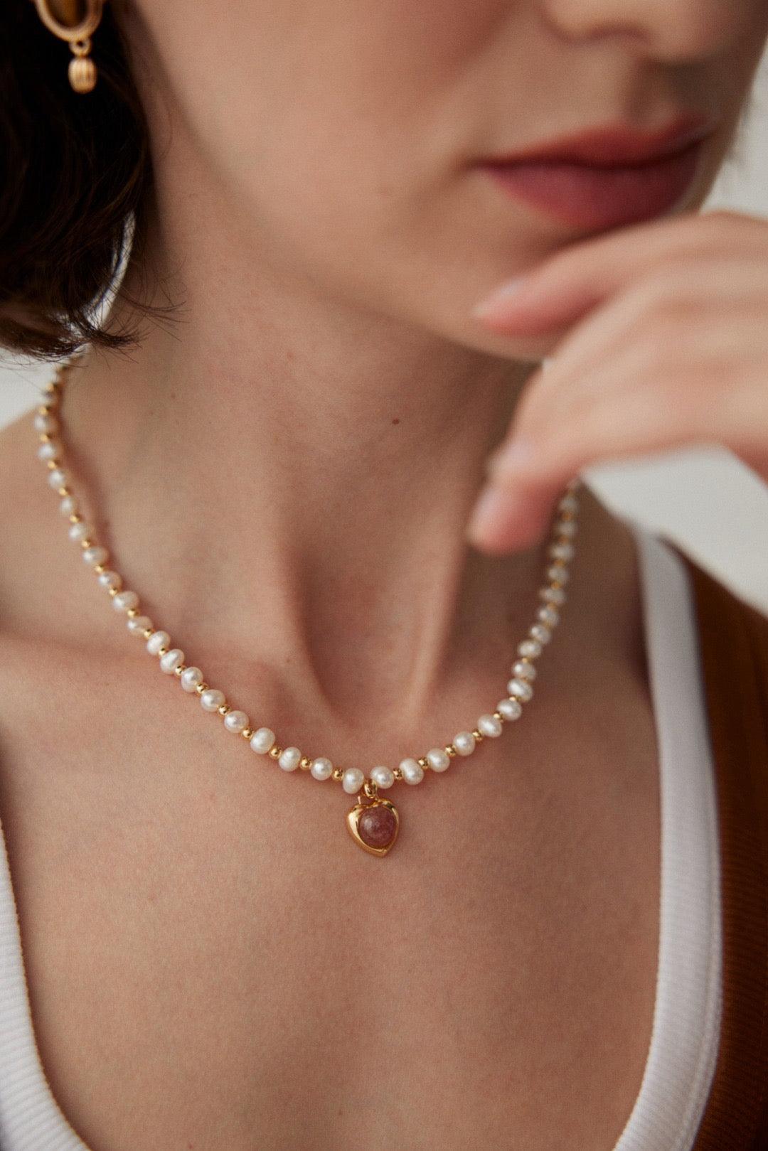 Details of the Strawberry Quartz Pearl Necklace - Lia Atelier