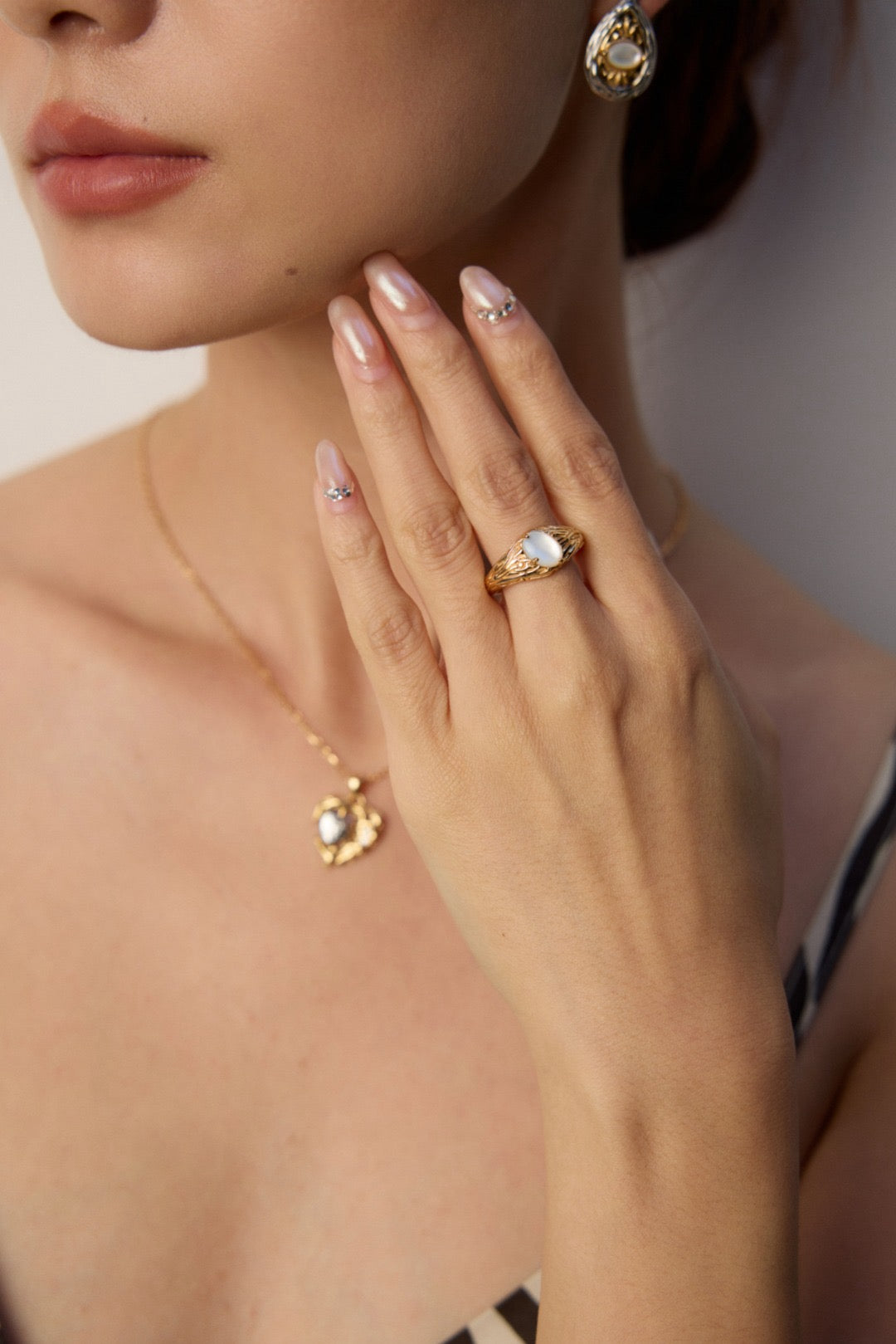 Feather Textured Pearl Ring
