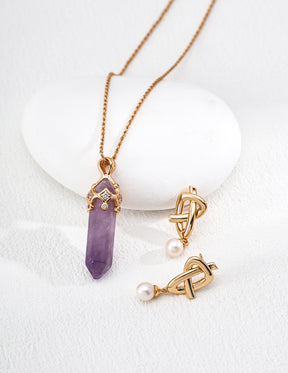Gold necklace with amethyst pendant 