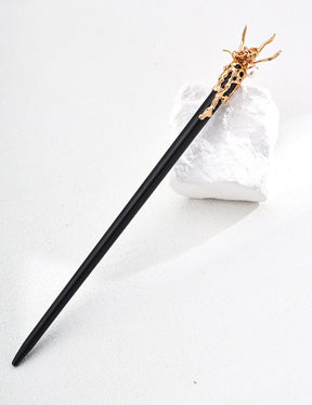Neo-Chinese Pearl Hair Stick in 18K gold vermeil, dragon motif on purple sandalwood | Lia Atelier