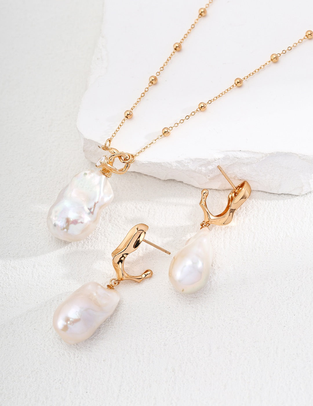 Esther Baroque Pearl Necklace