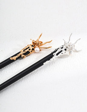 Neo-Chinese Pearl Fa Zan in 18K gold and silver, 6mm pearl drop on purple sandalwood | Lia Atelier