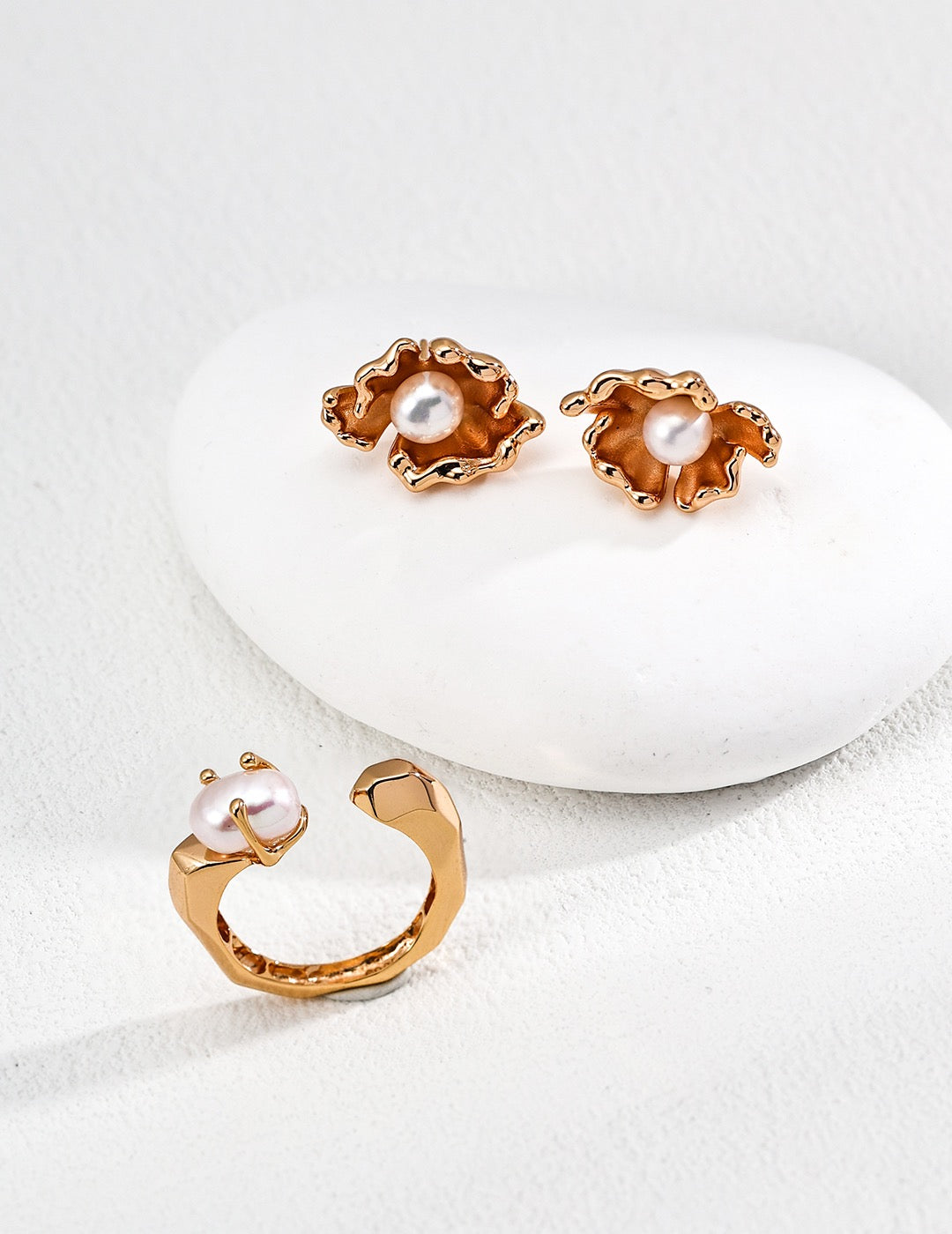 Geometric Adjustable Pearl Ring