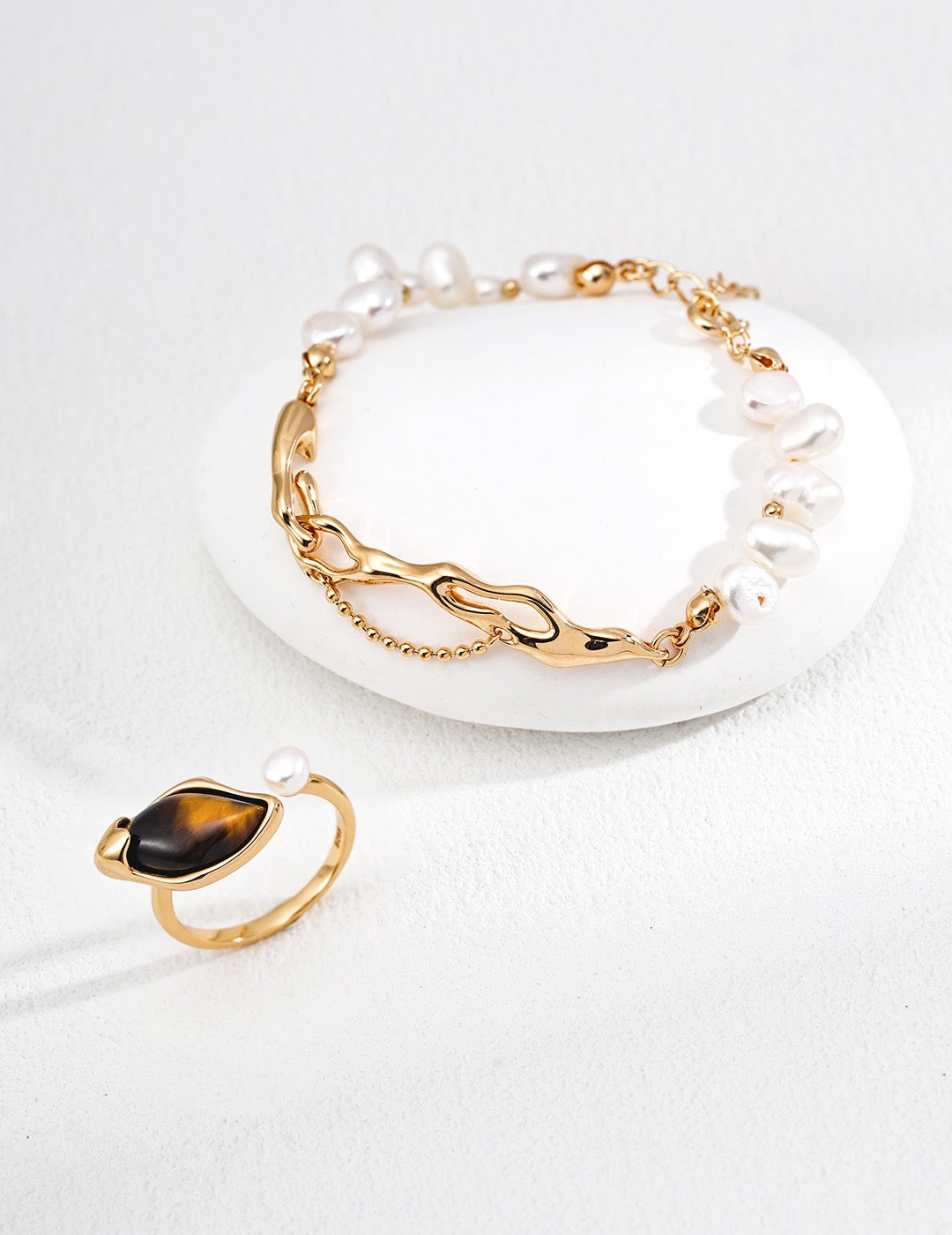 Flow Baroque Pearl Bracelet