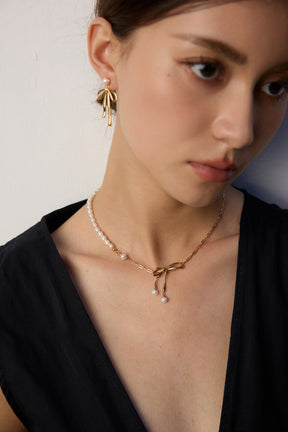 Grace Bow Pearl Necklace