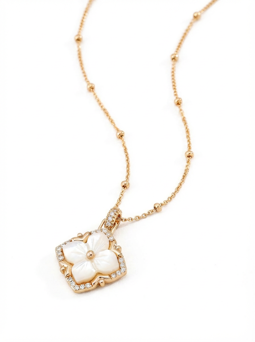 Mother of Pearl Clover Pendant Necklace 18K Gold Vermeil
