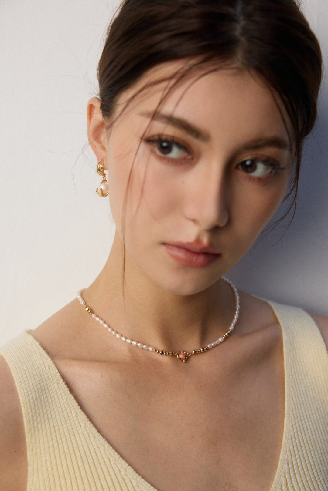 Healing gemstone pendant necklace in gold for women 