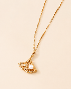 Ginkgo leaf pearl pendant necklace in 18K gold vermeil with 4 mm freshwater pearl
